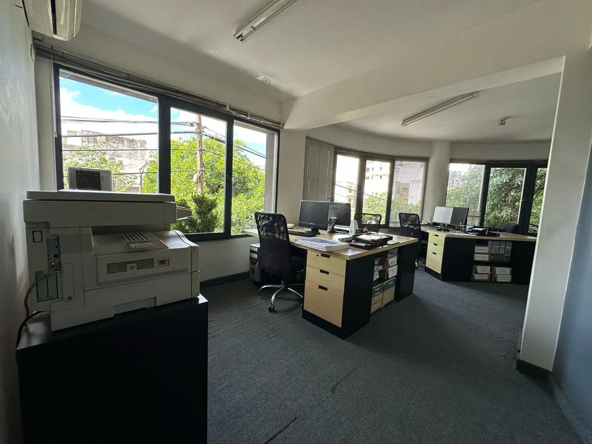 DEPARTAMENTO MACROCENTRO COCHERA  2 HAB USOS MULT. foto 5