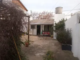 CASA LOTE PROPIO CERCA AVENIDA PERON foto 2