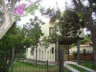 CASA EN BARRIO MALVINAS foto 1