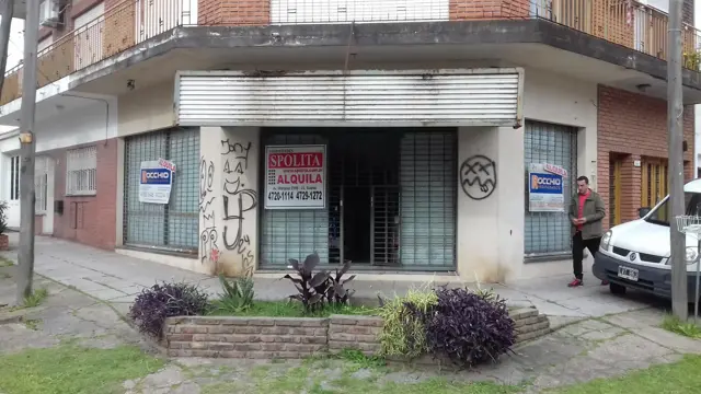 Local en esquina a 100 mts de Av. marquez de 50 m2 apox
