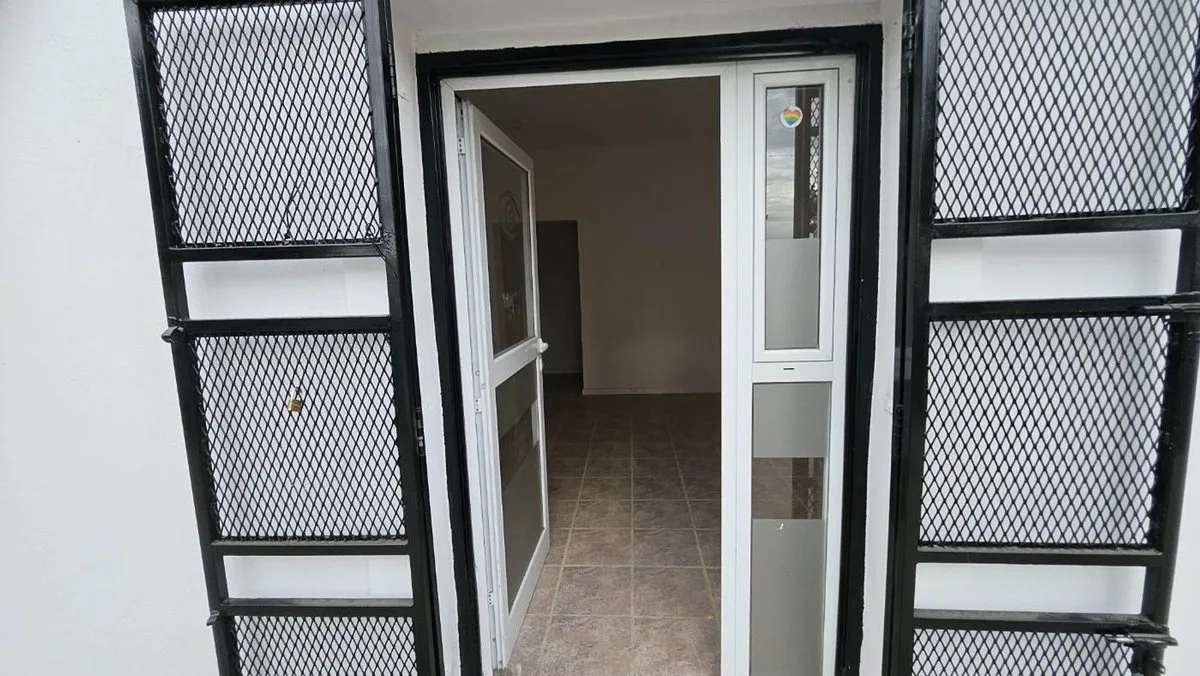 ALQUILER LOCAL COMERCIAL - APTO SALUD PLOTTIER foto 2