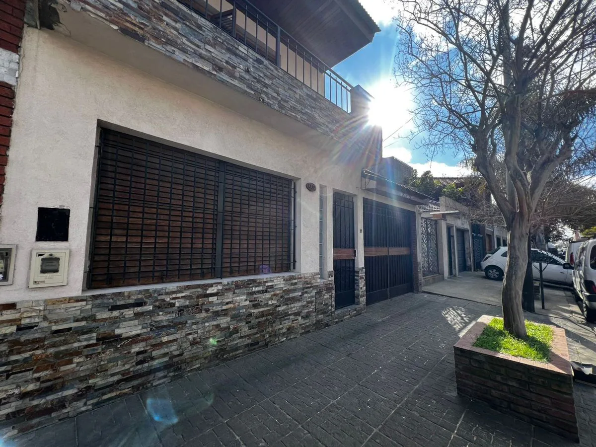 CASA APTA CREDITO CON PATIO, TERRAZA Y COCHERA foto 2