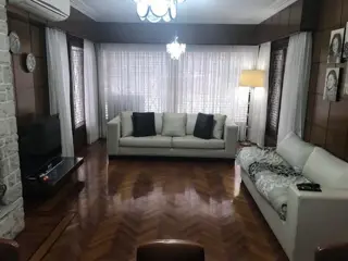 Excelente chalet de 5 ambientes en Barrio Parque foto 2