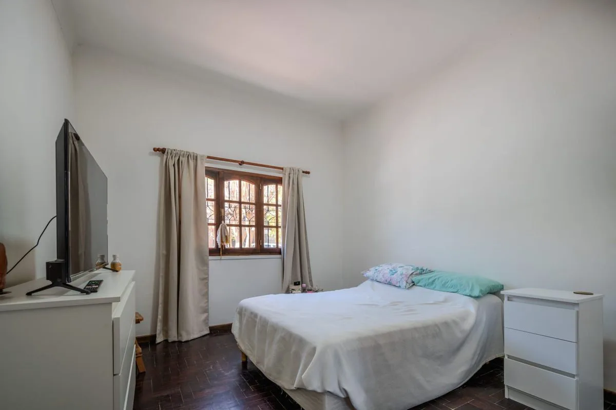 Venta Casa 3 ambientes con cochera y pileta foto 3