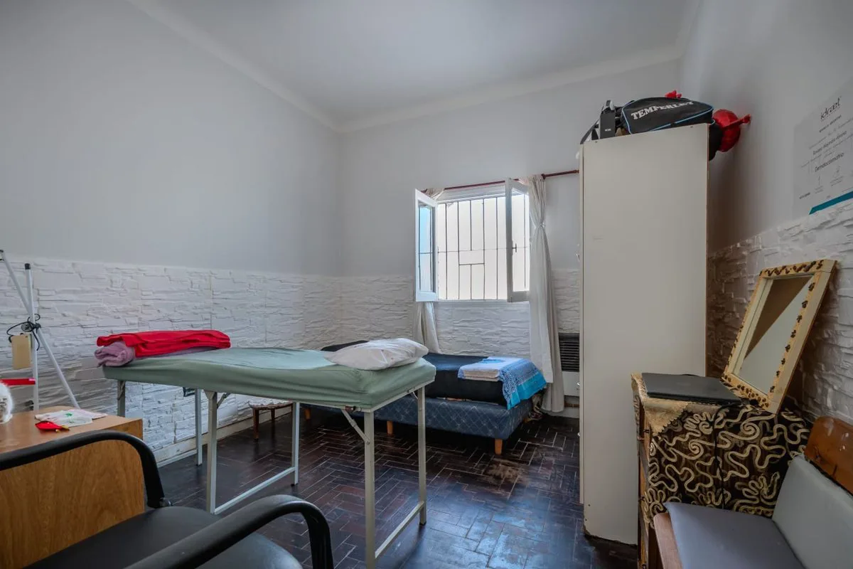 Venta Casa 3 ambientes con cochera y pileta foto 5