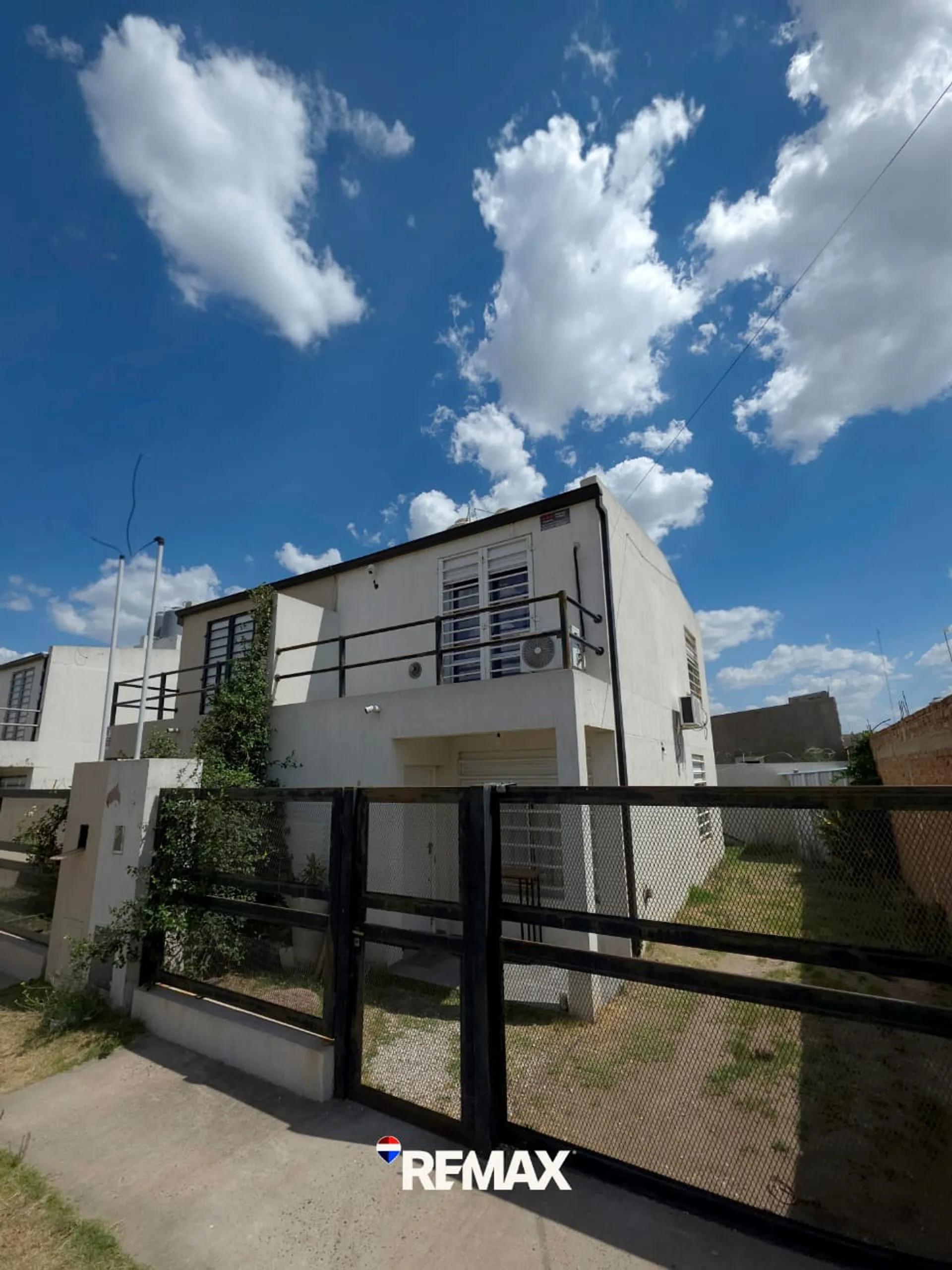 DÚPLEX 3 AMBIENTES EN VENTA /COCHERA/ PATIO foto 2