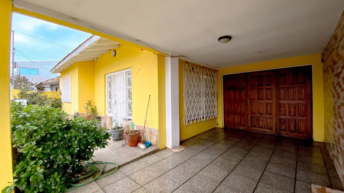 VENTA CASA 3 AMBIENTES CON QUINCHO Y PARQUE foto 3
