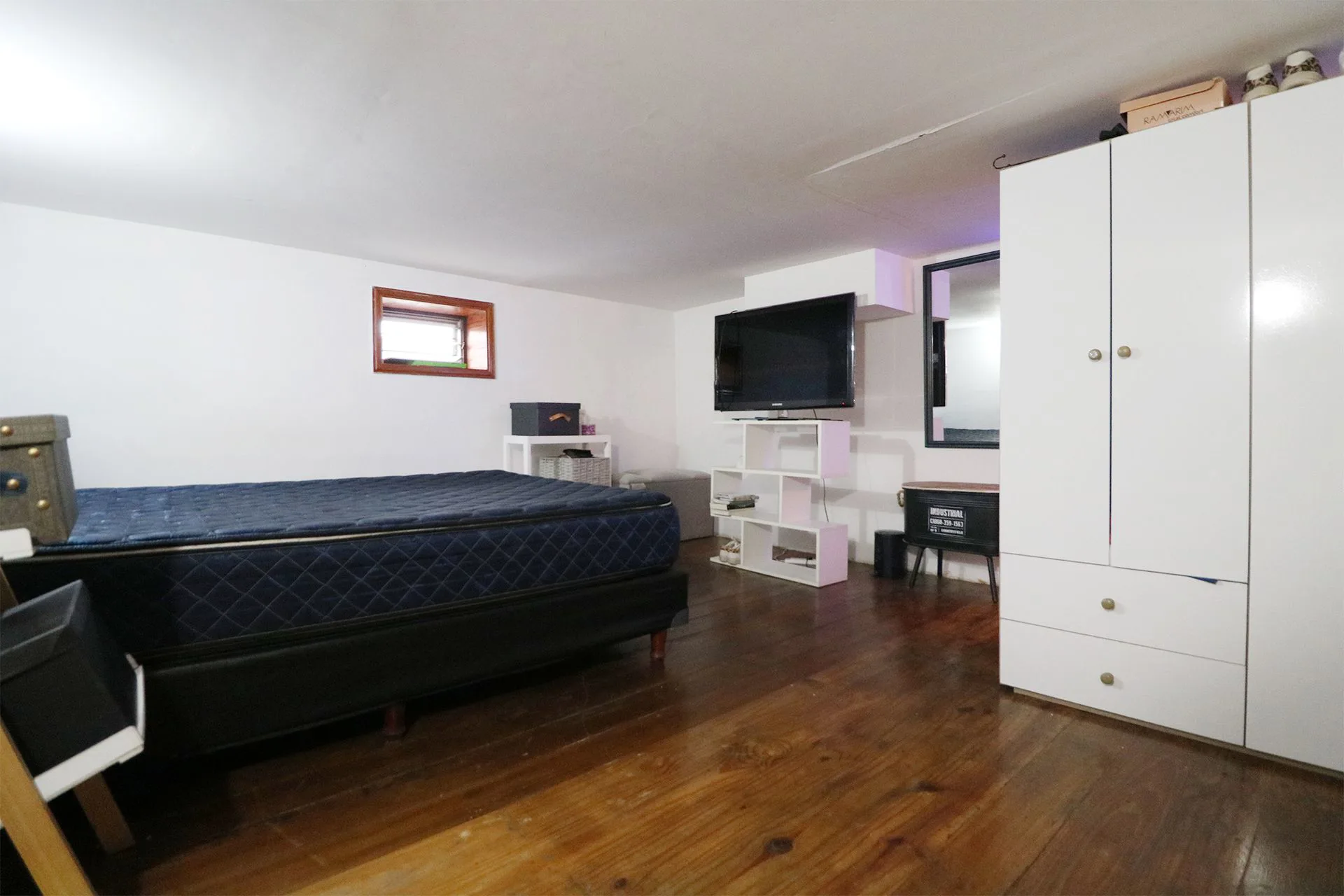 VENTA DE MONOAMBIENTE CON ENTREPISO EN ABASTO foto 2