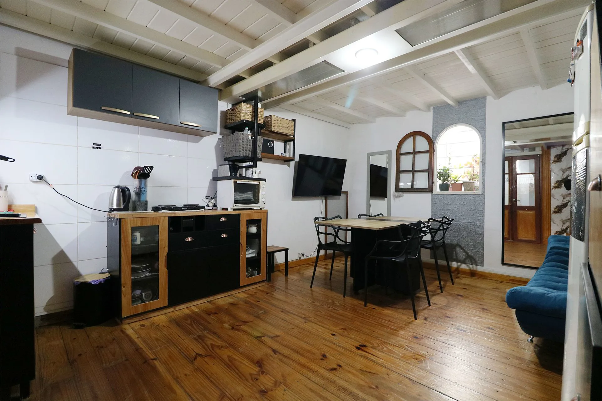 VENTA DE MONOAMBIENTE CON ENTREPISO EN ABASTO foto 3