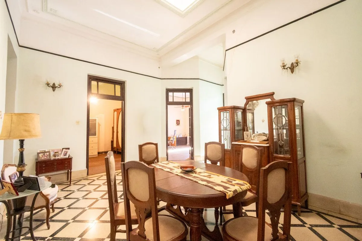 VENTA CASA ANTIGUA CON SALIDA A DOS CALLES foto 4