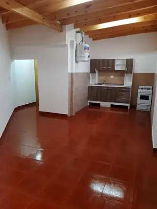 Alquiler Departamento monoambiente tipo casa 1 piso x escalera foto 1