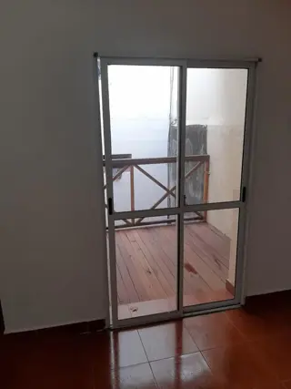 Alquiler Departamento monoambiente tipo casa 1 piso x escalera foto 5