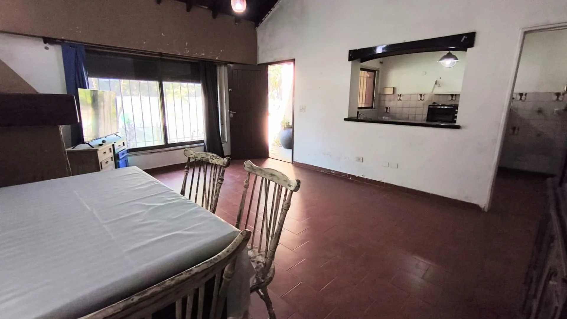 Venta casa 4 ambientes San Fernando jardín cochera foto 3