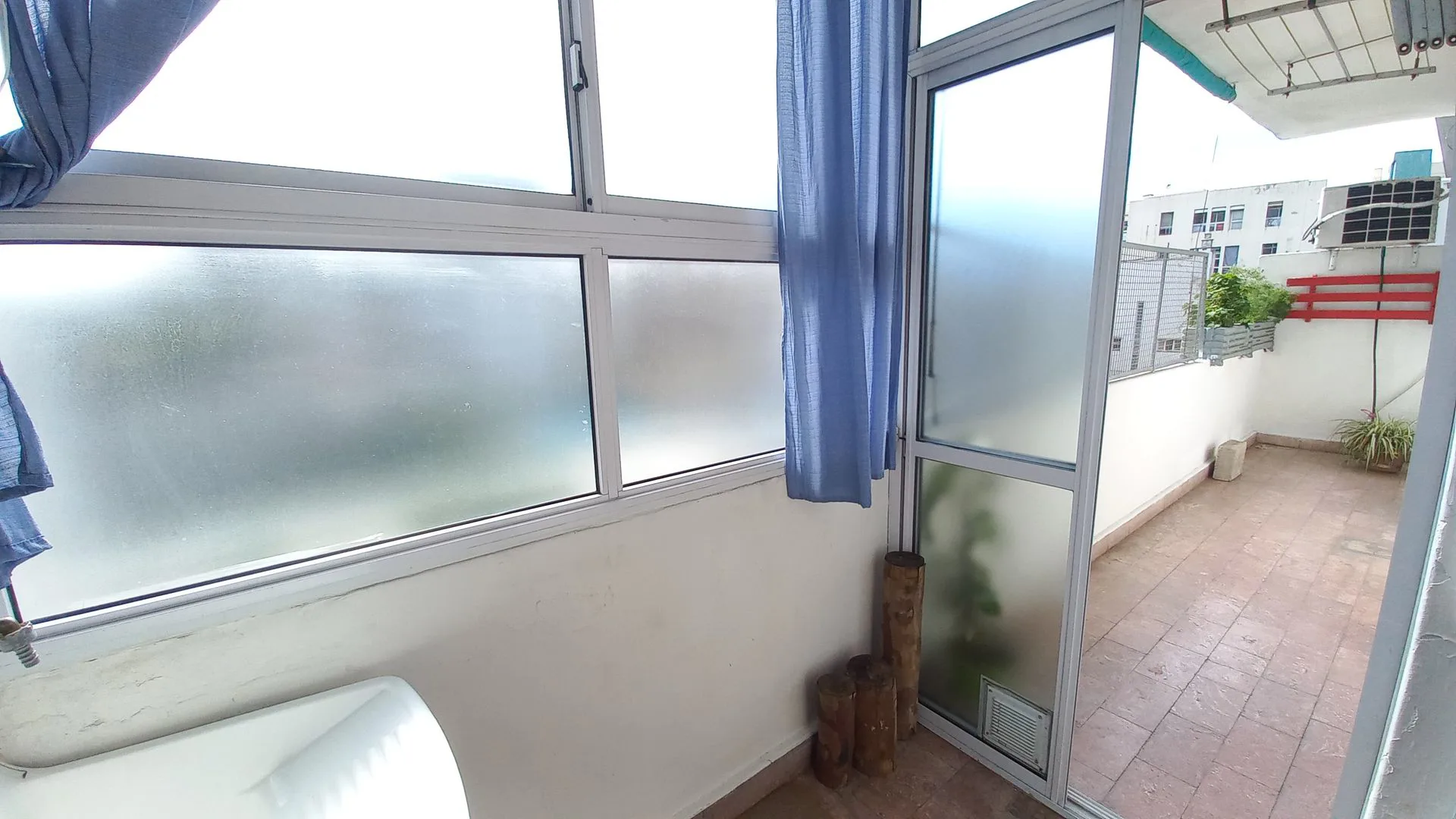 2 ambientes con balcón y vista abierta foto 4