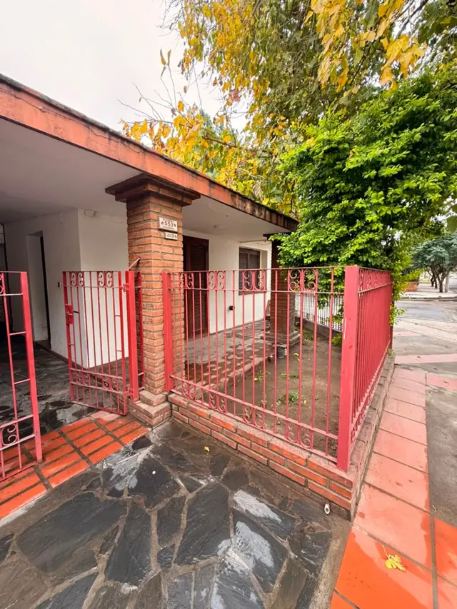 Se vende casa a metros de Av Acosta Villafañez