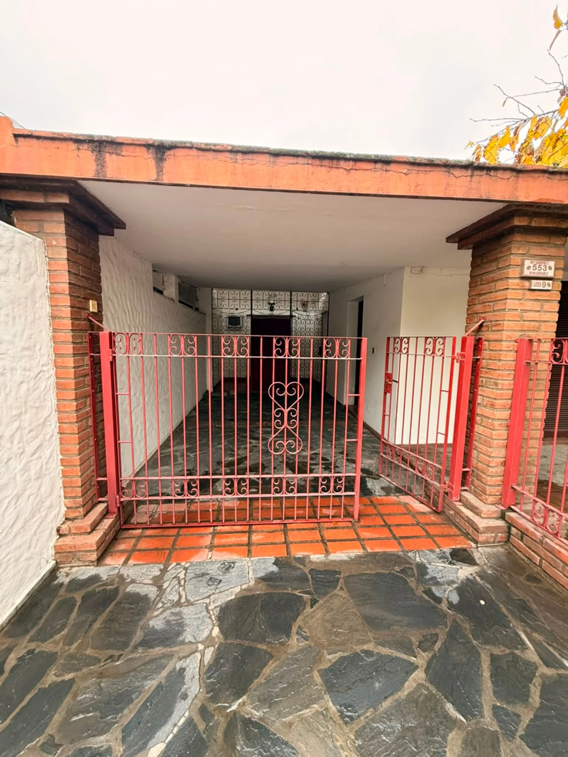 Se vende casa a metros de Av Acosta Villafañez foto 4