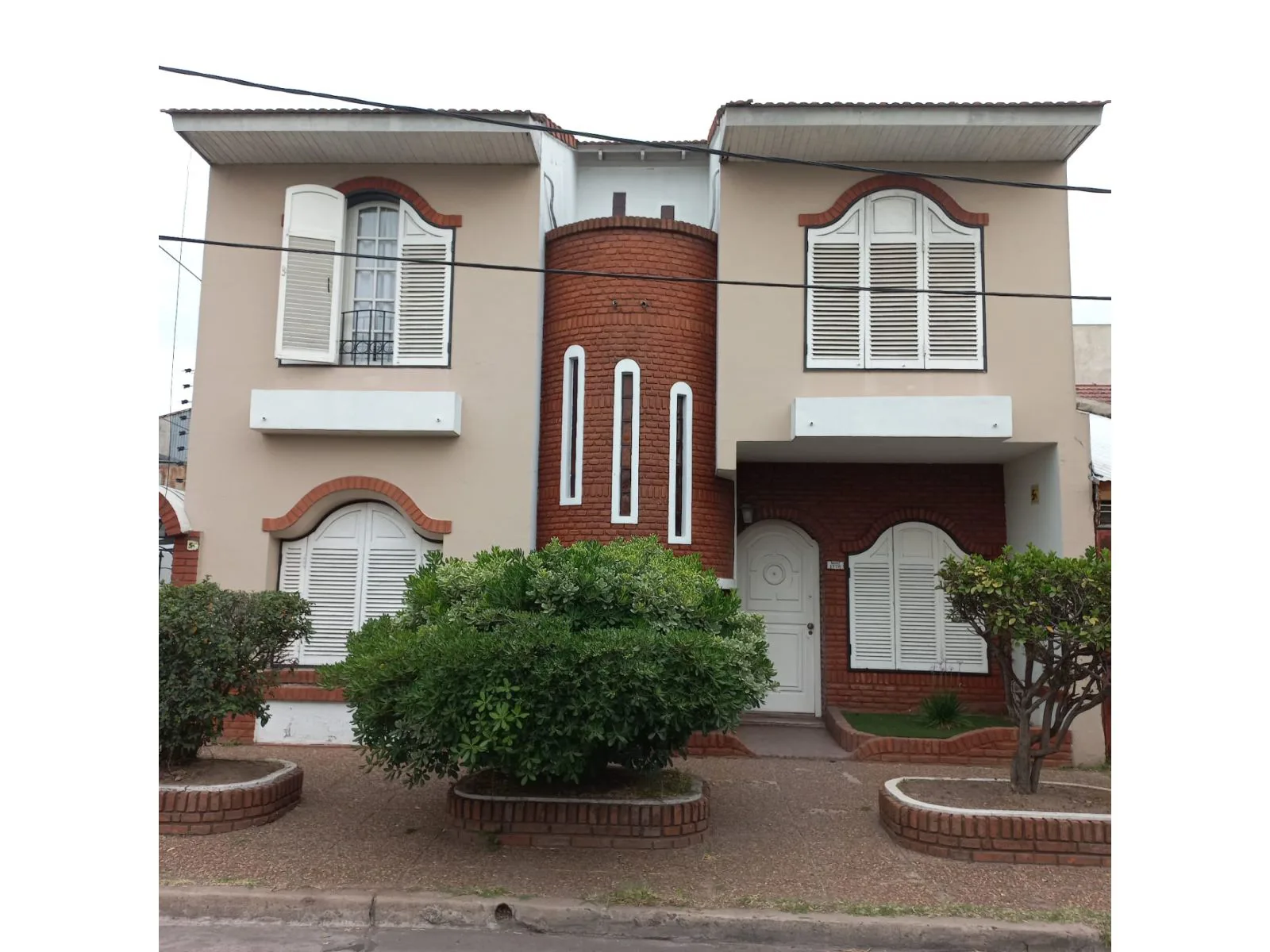 VENTA DE CASA VILLA LUZURIAGA 7 AMBIENTES QUINCHO PARQUE Y PISCINA