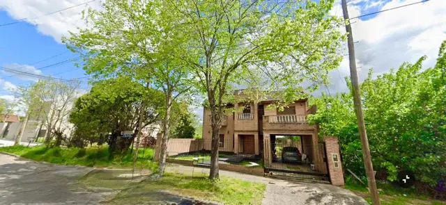VENDE CASA C/EXCELENTE UBICACIÓN APTA CRÉDITO