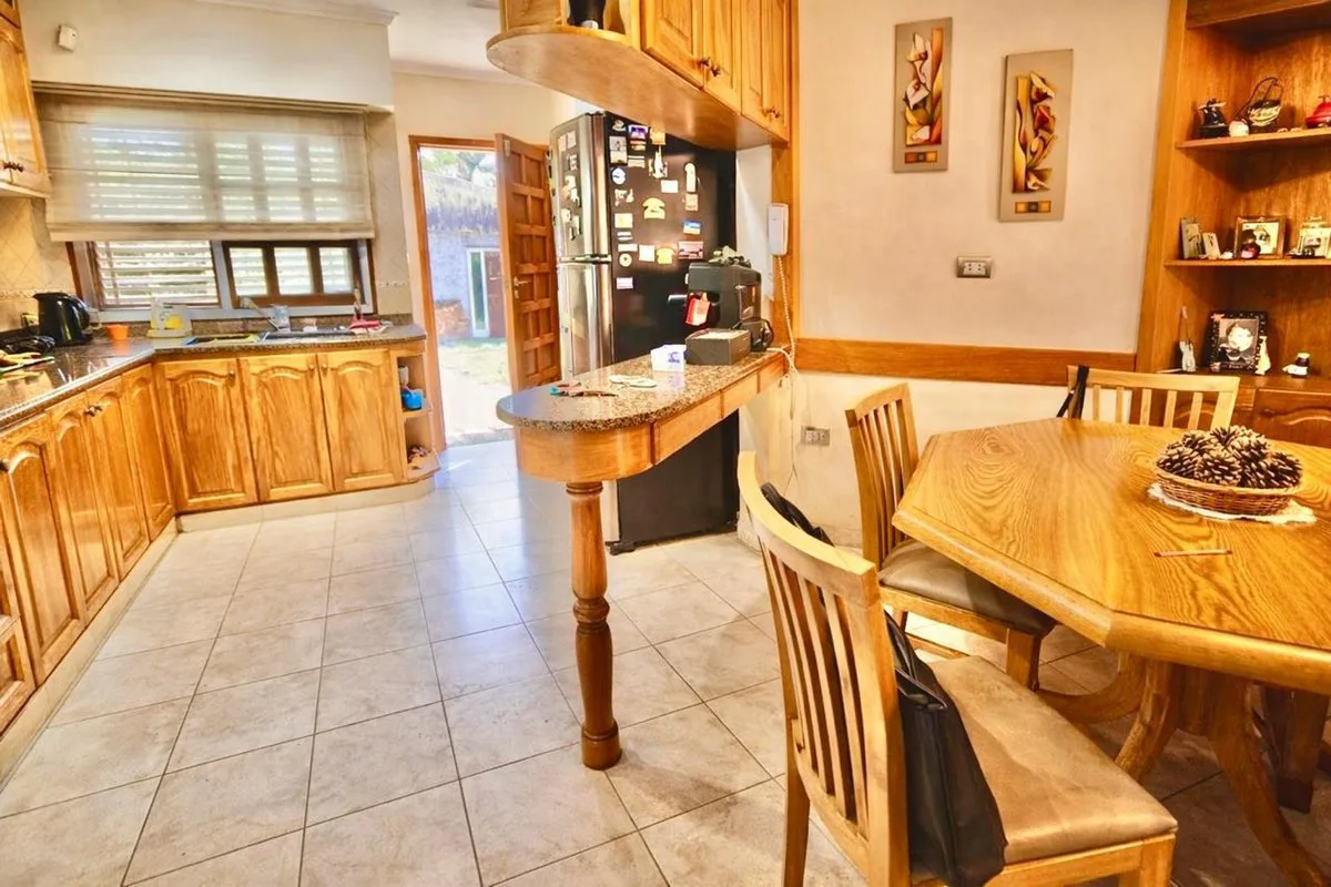 VENDE CASA C/EXCELENTE UBICACIÓN APTA CRÉDITO foto 2