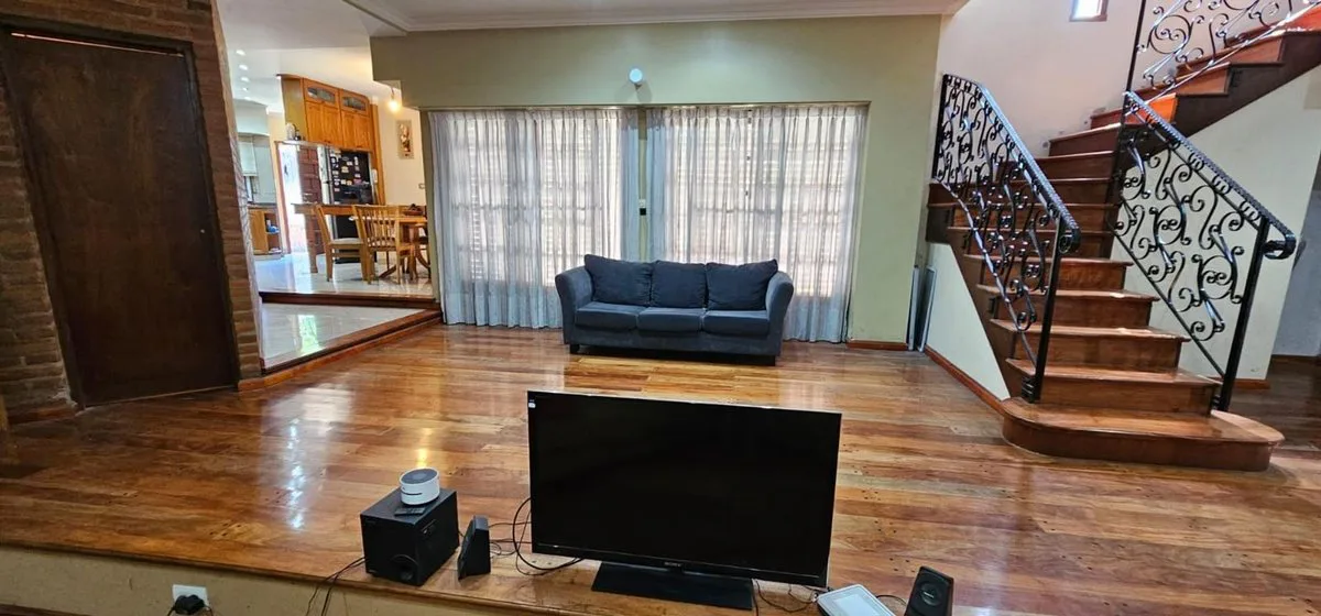 VENDE CASA C/EXCELENTE UBICACIÓN APTA CRÉDITO foto 3
