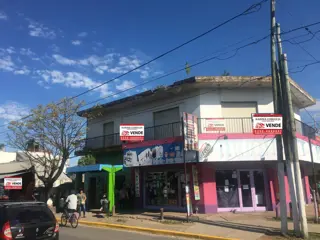 CASA CON LOCALES EN VENTA . JOSE C PAZ foto 2