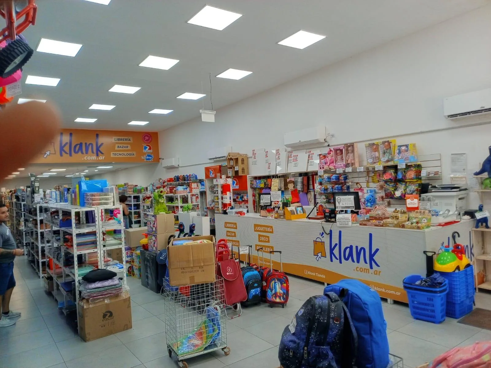 Local en Venta | Bº Centro | Dos plantas | Amplio Salon | Deposito y Oficinas foto 3