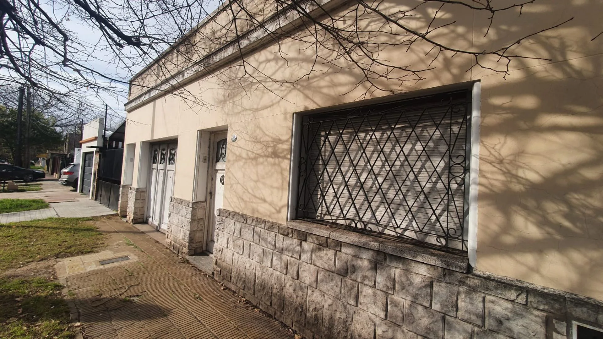 Casa en Venta en Ituzaingó a reciclar / Jardín foto 2