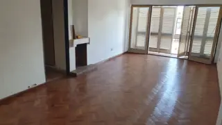 Alquilo Semi piso de 4 dorm. 2 bñs en 4to piso externo con balcon muy luminoso. foto 2