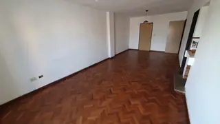 Alquilo Semi piso de 4 dorm. 2 bñs en 4to piso externo con balcon muy luminoso. foto 5