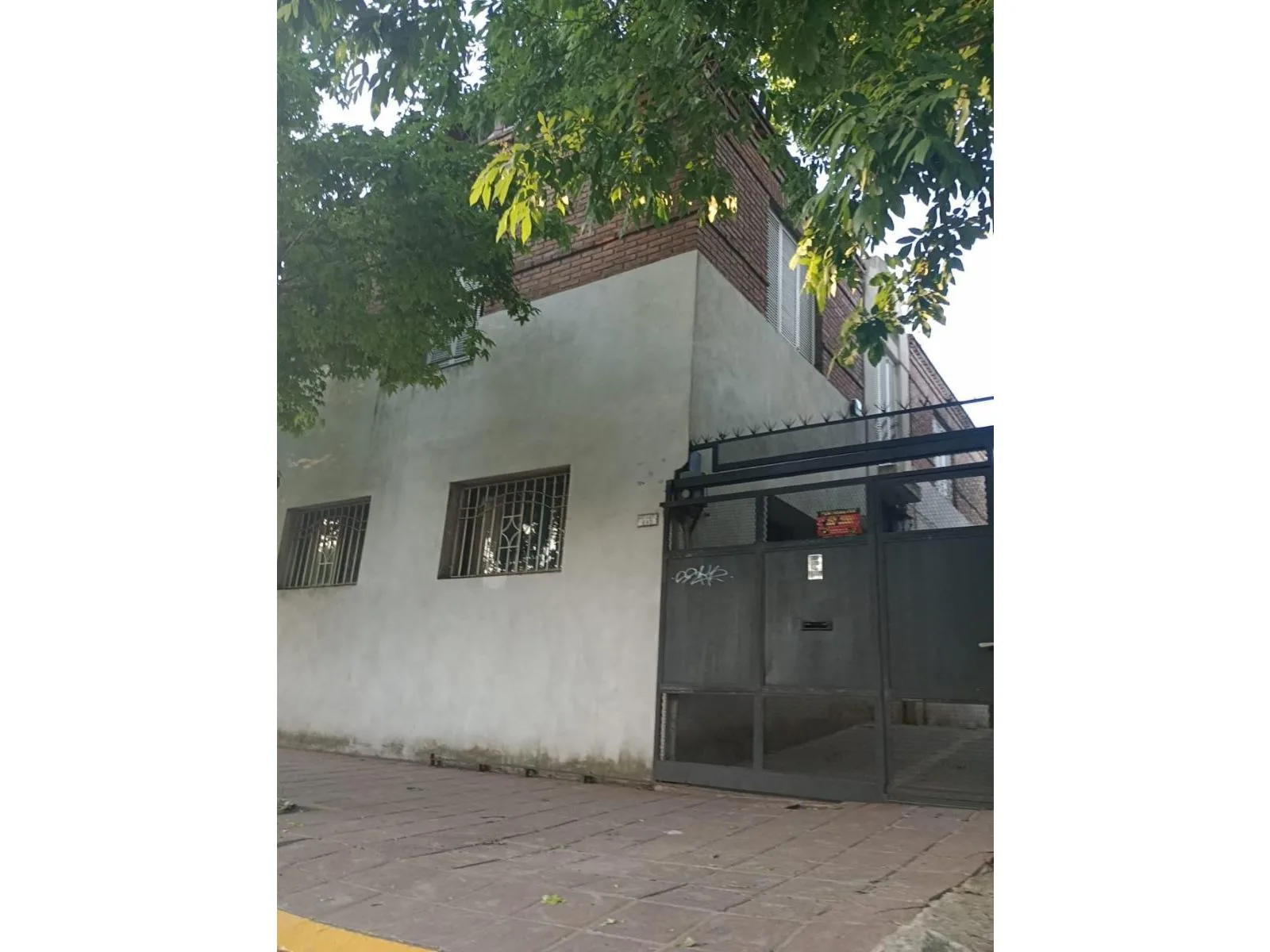 Propiedad En Venta En El Centro De Fcio.varela foto 2