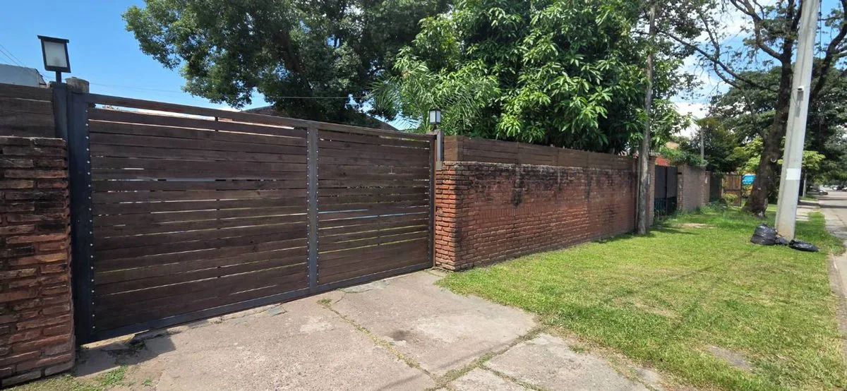 VENTA CASA A REFACCIONAR YERBA BUENA CON PILETA foto 3