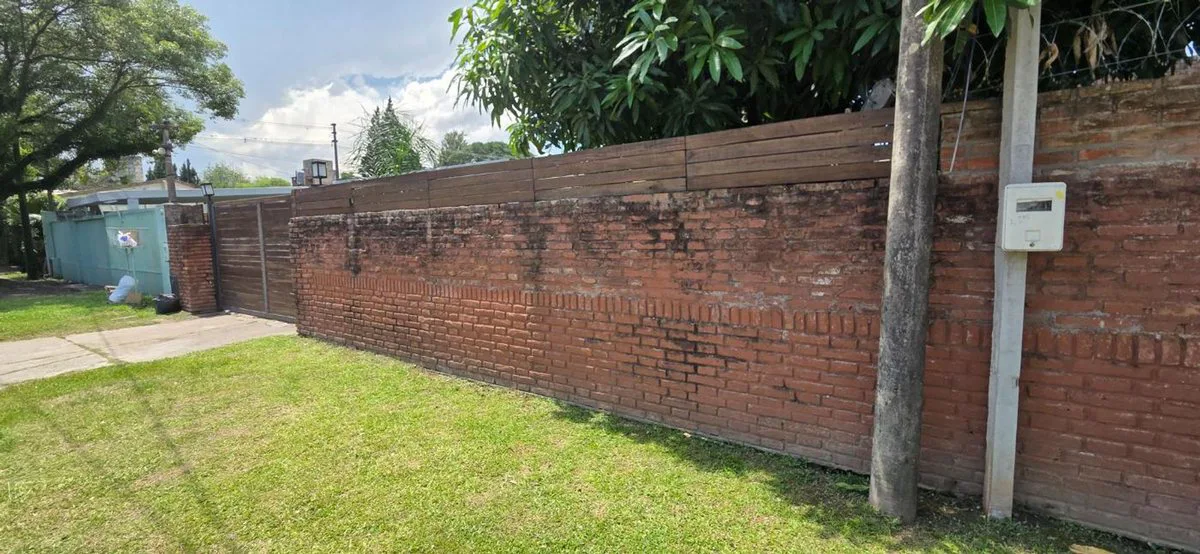 VENTA CASA A REFACCIONAR YERBA BUENA CON PILETA foto 4