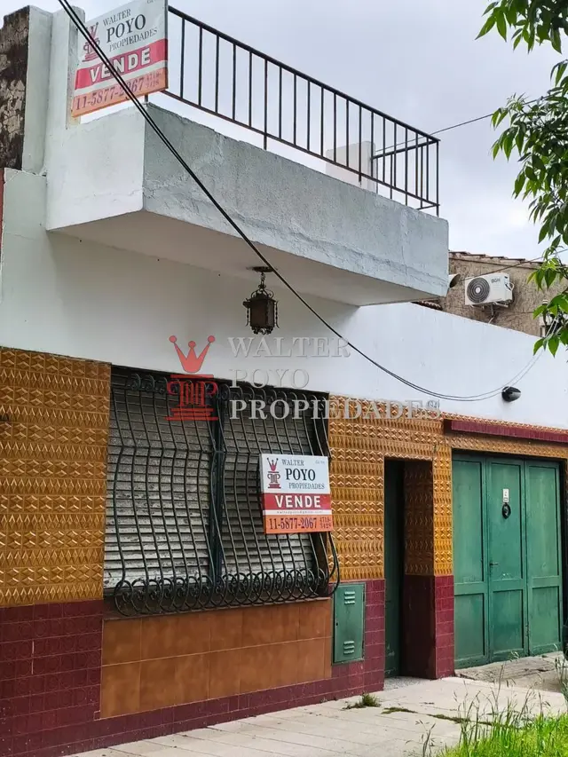 Casa de 2 Ambientes con Garaje, Departamento anexo y Fondo libre. Oportunidad en Villa Domínico