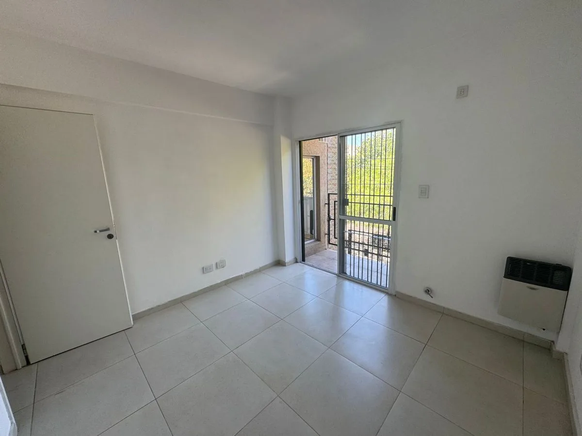 DEPARTAMENTO ALQUILER MORON GAS BALCON PROFESIONAL foto 3