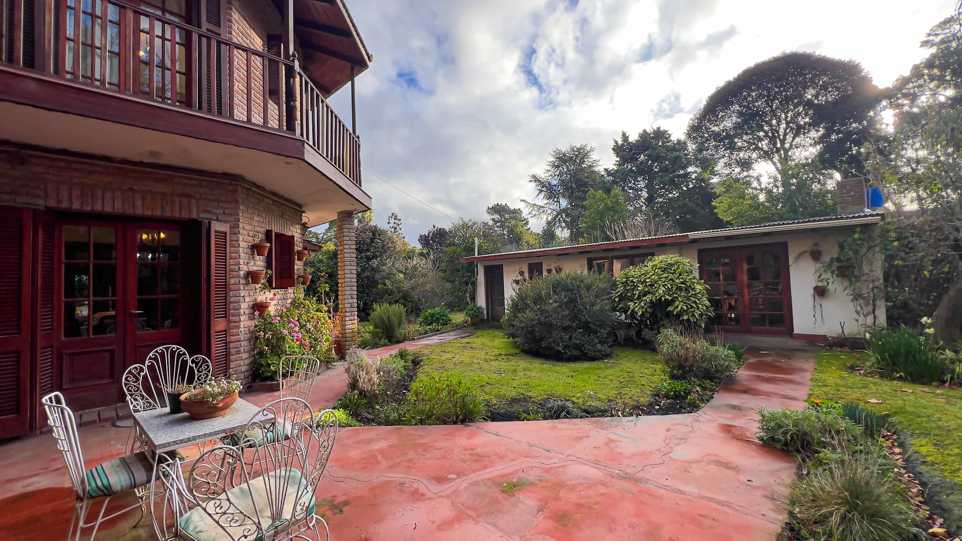 VENTA CHALET 3 AMB. LAS DALIAS PARQUE QUINCHO foto 2