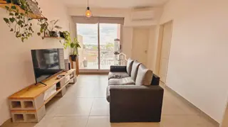 VENTA MODERNO DEPARTAMENTO 2 AMBIENTES CON COCHERA EN HAEDO NORTE. foto 5