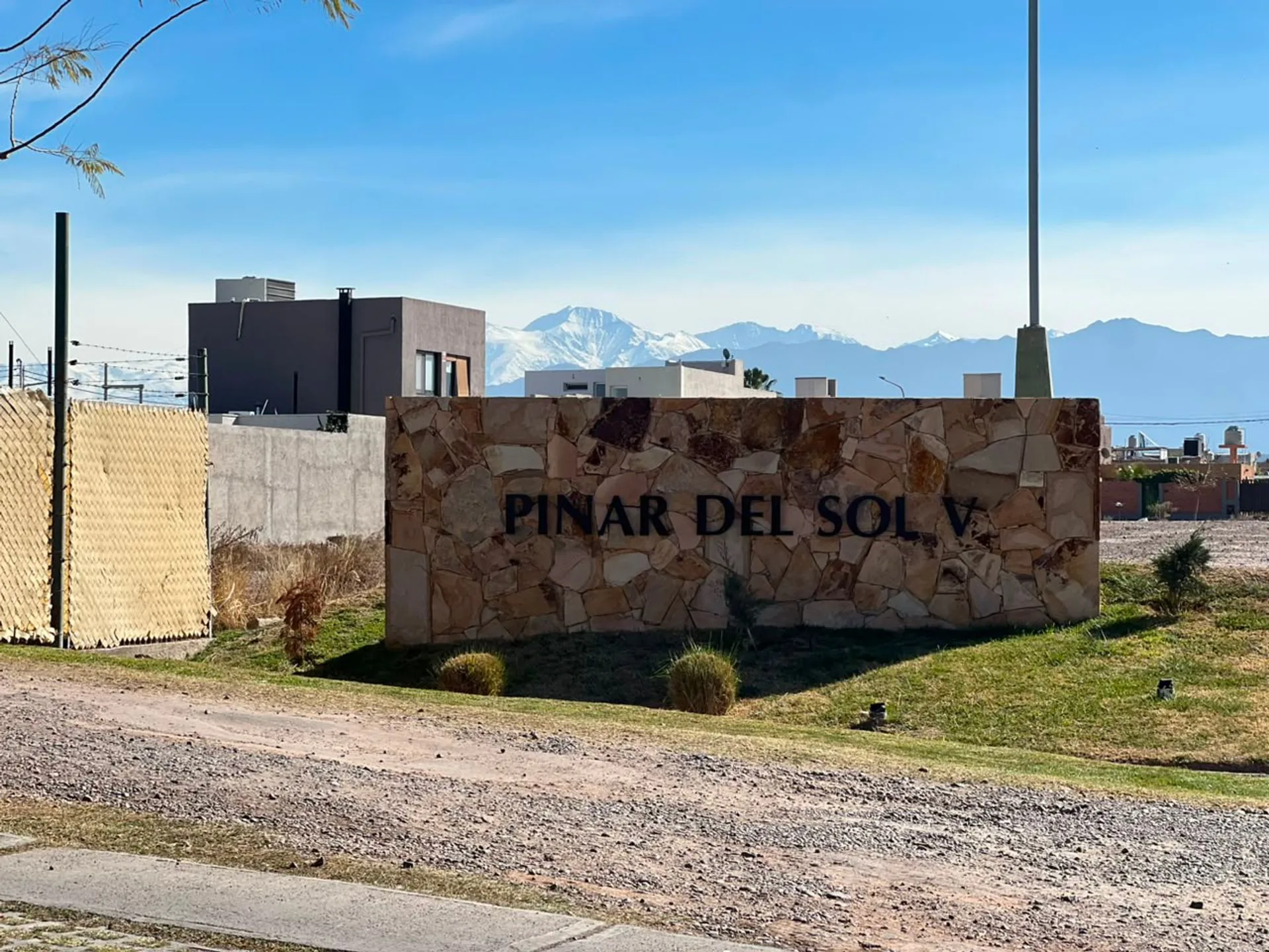 VENTA CASA DOS DORMITORIOS BARRIO PRIVADO MAIPU foto 3