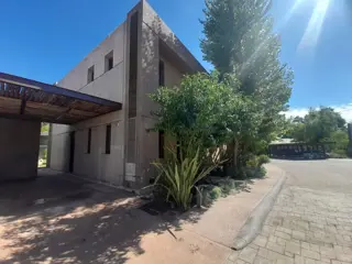 VENTA DUPLEX DE CATEGORIA CHACRAS DE CORIA foto 2