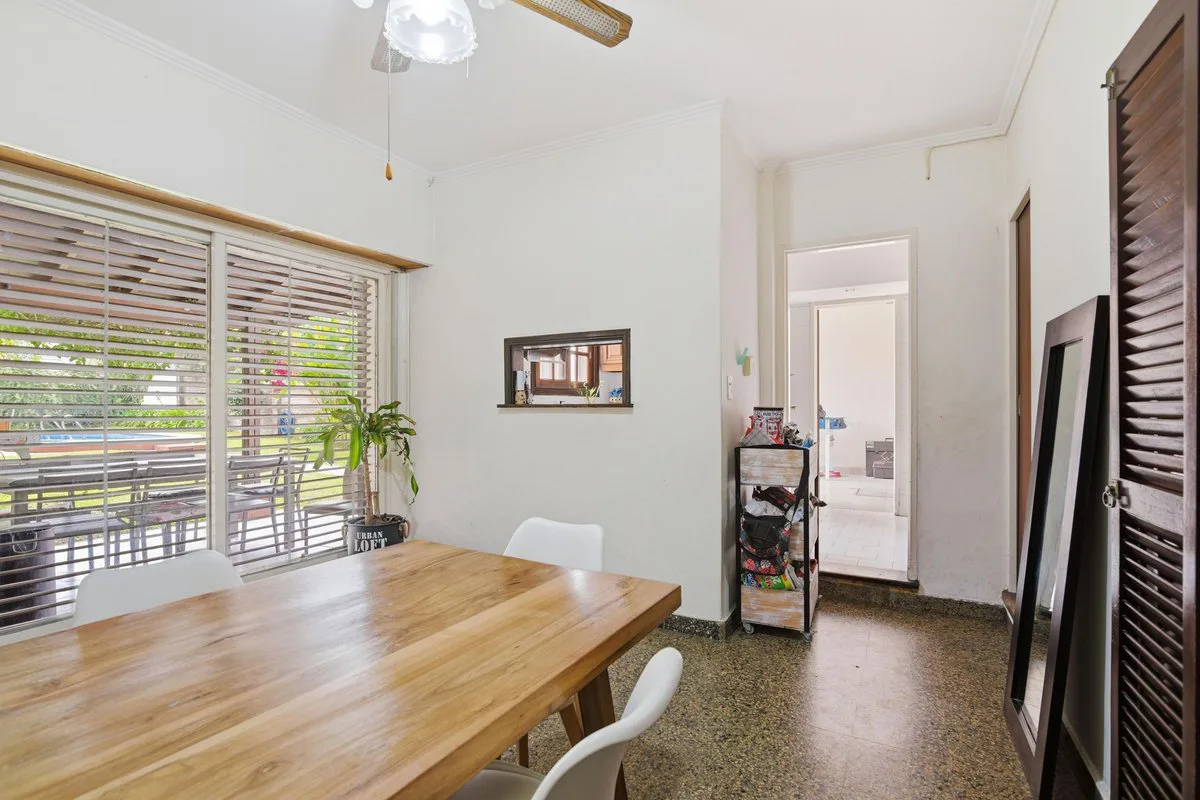 CASA 6 AMBIENTES VENTA LOMAS DE ZAMORA PILETA foto 2