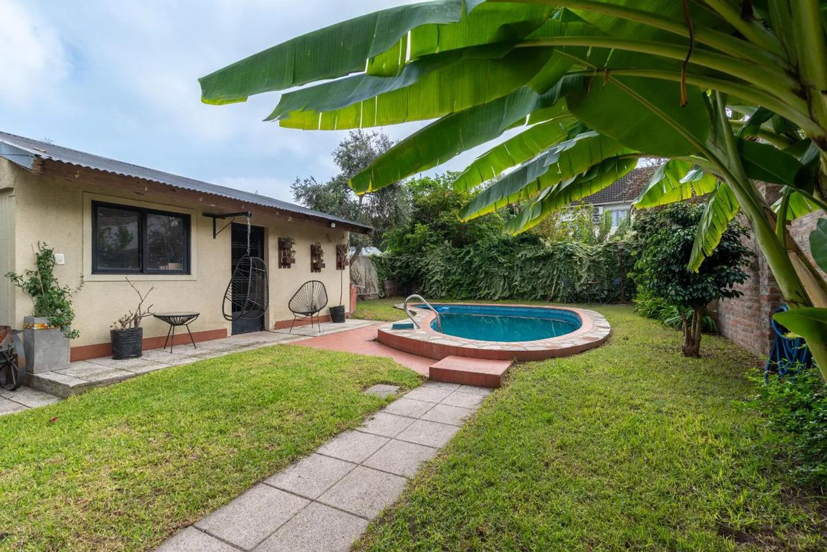 CASA 6 AMBIENTES VENTA LOMAS DE ZAMORA PILETA foto 3