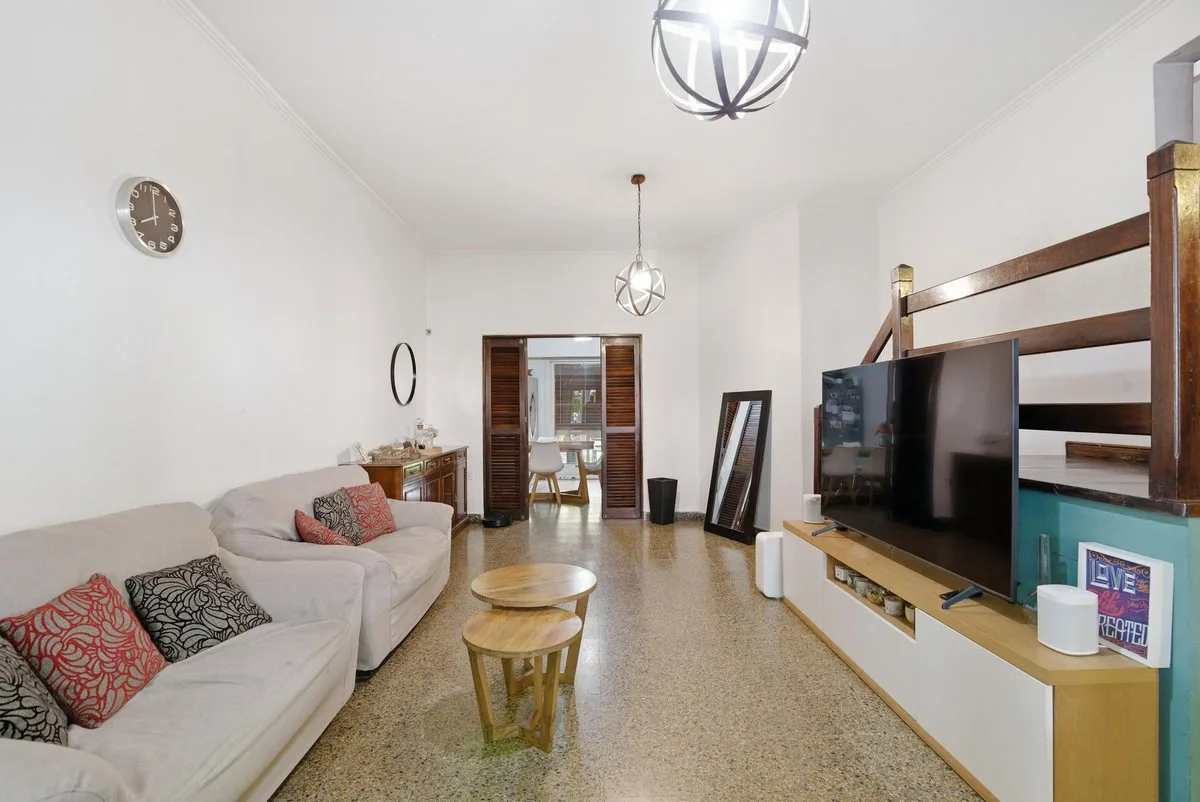CASA 6 AMBIENTES VENTA LOMAS DE ZAMORA PILETA foto 5