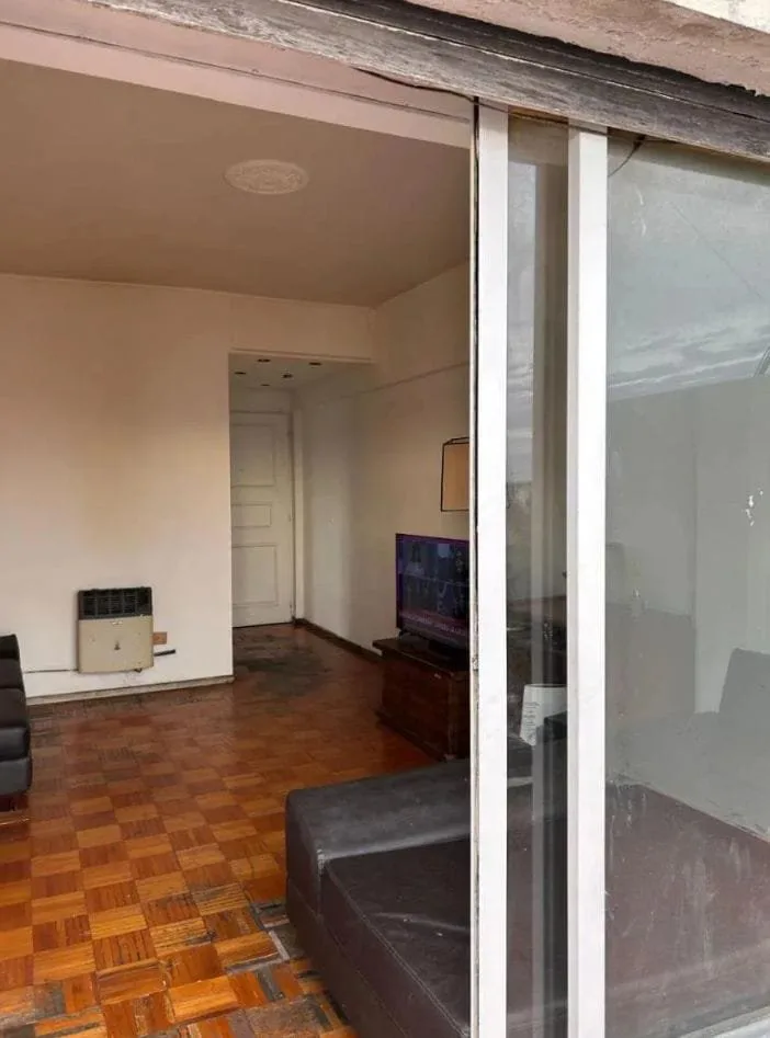 Se vende un departamento de 2 ambientes con balcón - Barracas foto 2