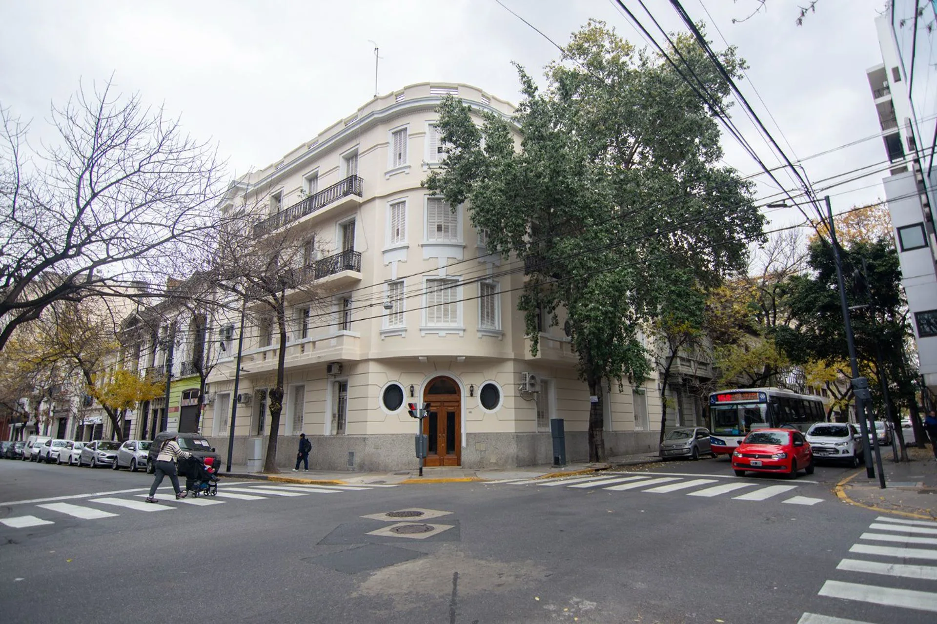 Venta departamento 4 ambientes Monserrat c balcon foto 3
