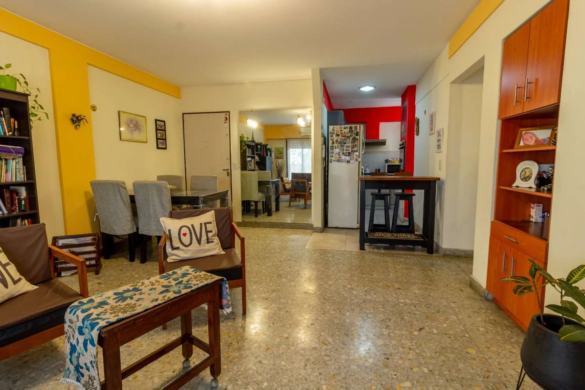 DEPARTAMENTO 3 AMBIENTES MONTE CASTRO C/ BALCON foto 3
