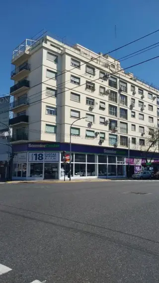 VENTA DE DEPARTAMENTO A RECICLAR. AL FRENTE. UBICACION ESTRATEGICA. foto 2