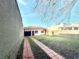 Venta Importante Lote con Dos Viviendas Impecables, Gba Sur - Zonaprop foto 1