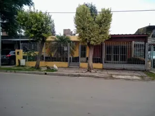 Ref. #436590 - VENDO O PERMUTO CASA DE 4 DORMITORIOS EN BARRIO PARQUE LICEO 3 SECCIÓN foto 1