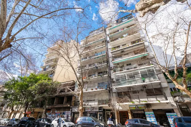 DPTO EN VENTA 3 AMB Y MEDIO EN ALMAGRO IMPECABLE!