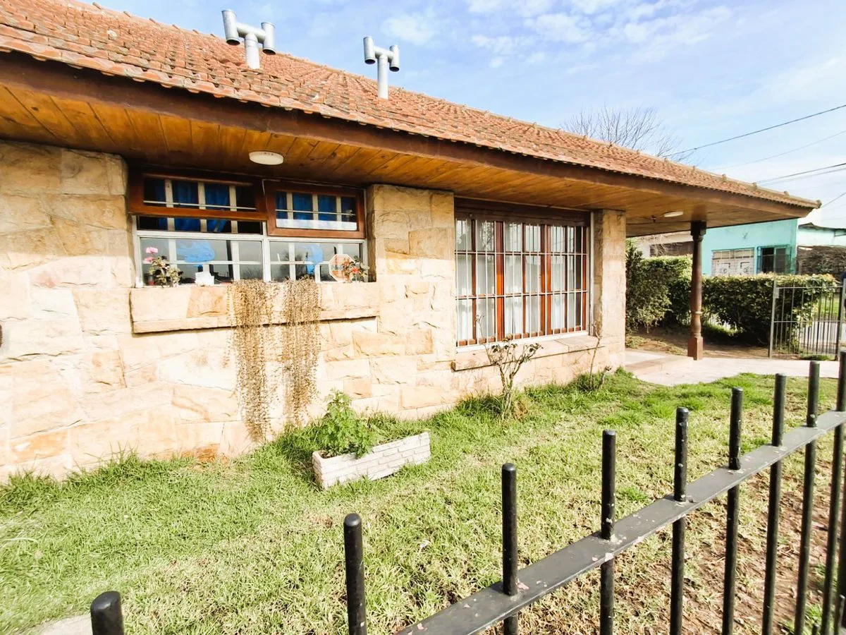 VENTA CASA 3 AMBIENTES CON GARAGE B. SAN MARTIN foto 2