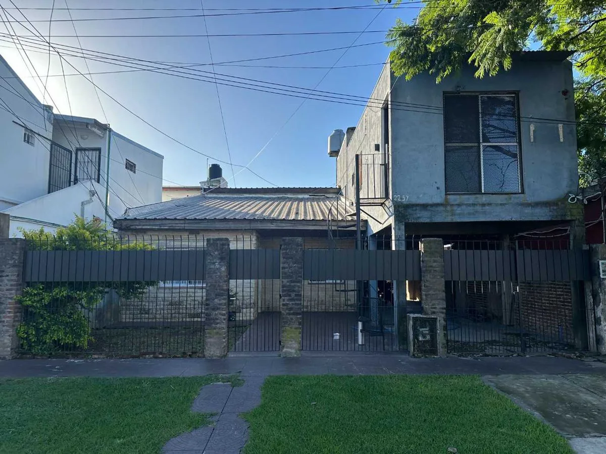 Casa con dpto independiente en el Talar en VENTA